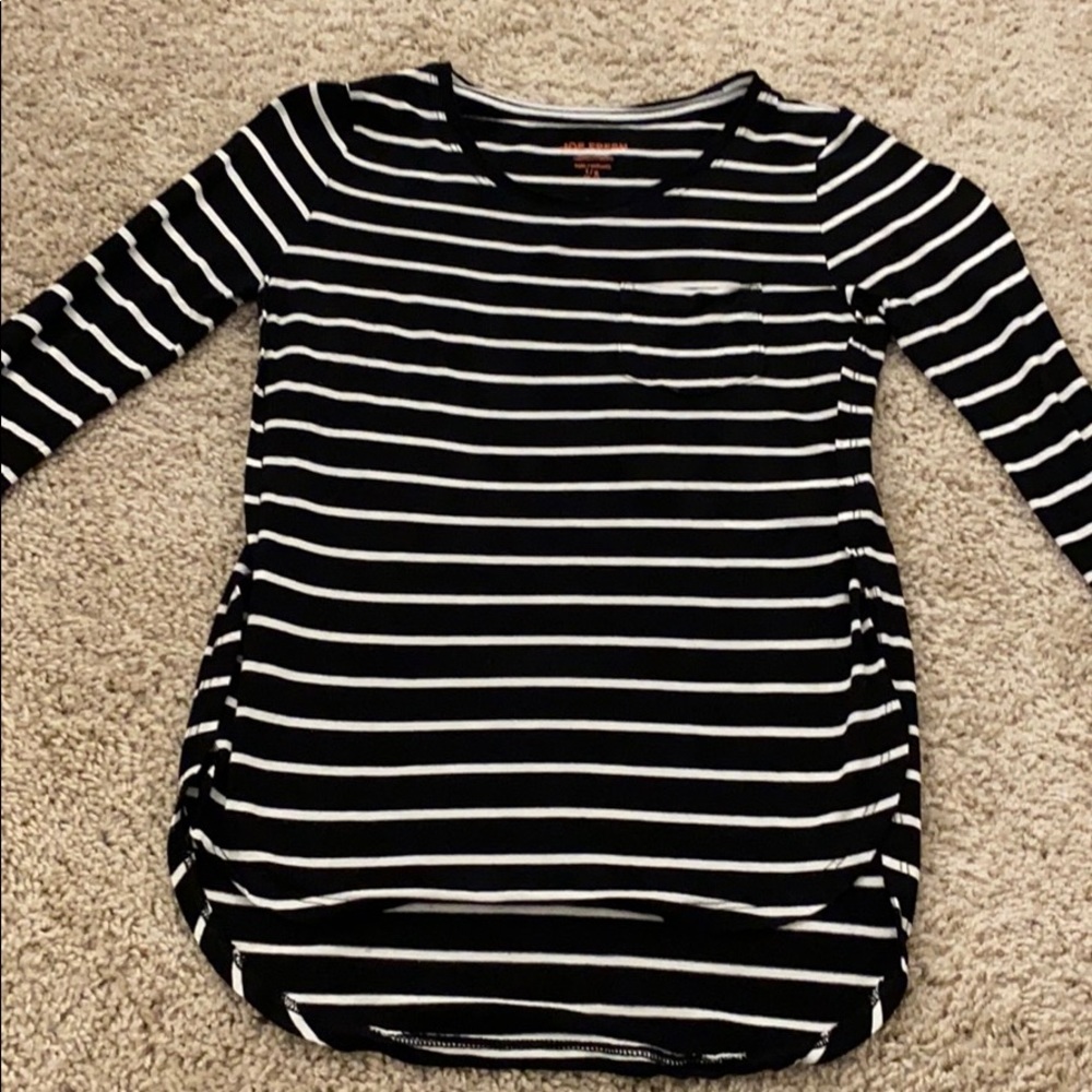 KIDS!! black and white shirt with pockets 😍